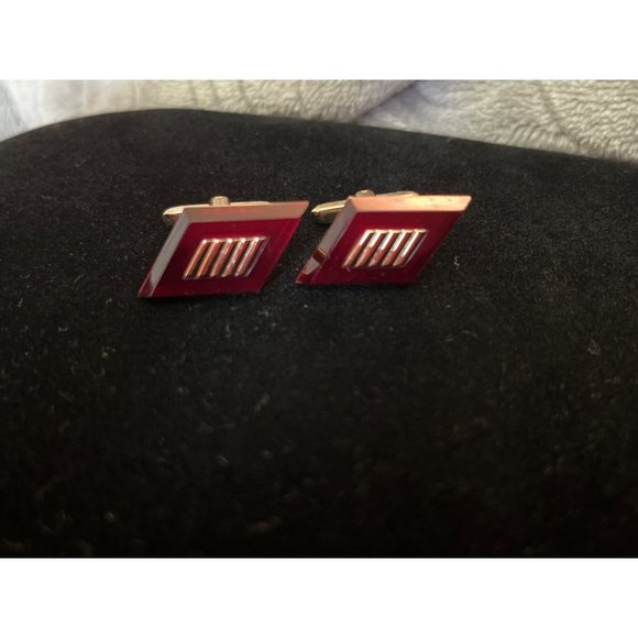 Vintage marked Hickok Red Lucite and Gold-tone Cufflinks - Picture 3 of 5